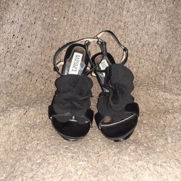 BADGLEY MISCHKA-Randee-Silk/Satin Black Flower-4.5" Heels-Sz 5.5-Excellent - Picture 3 of 7